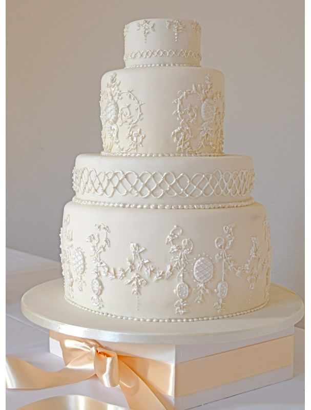 Coloriage original gâteau de mariage avec animaux festifs